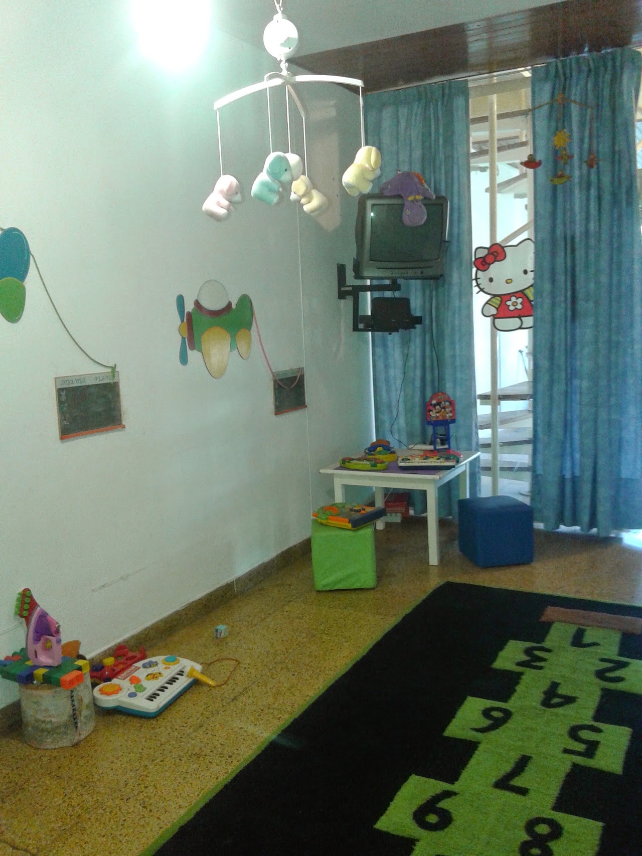 Sala amplia y luminosa de rehabilitación motriz, traumatología y fisioterapia en Castelar